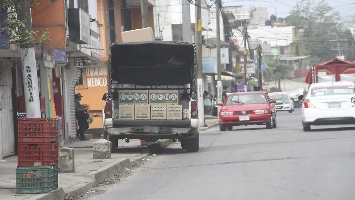 Calles de Xalapa bloqueadas por comercios